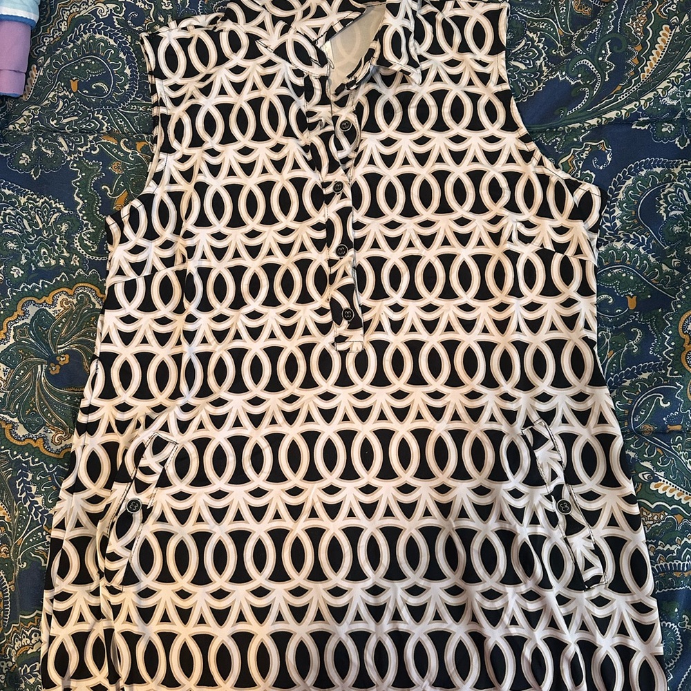 Lulu-B Black & White Interlocking Circle Button-Front Top